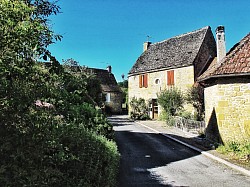 De la place vers la maison 