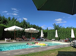 Détente à la piscine